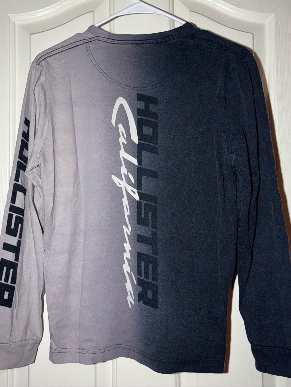 Hollister Two-Tone Gray to Black Crew Neck Tee